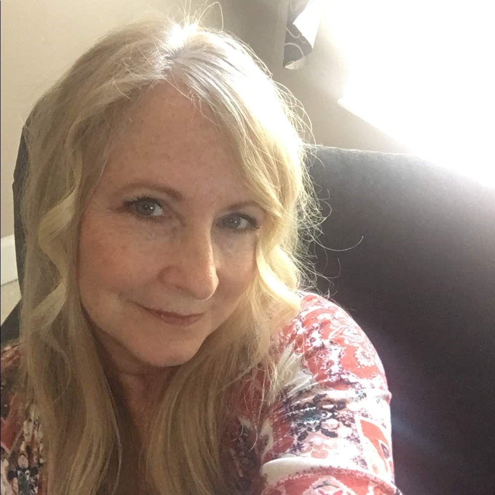 Meet your Posher, Debbie